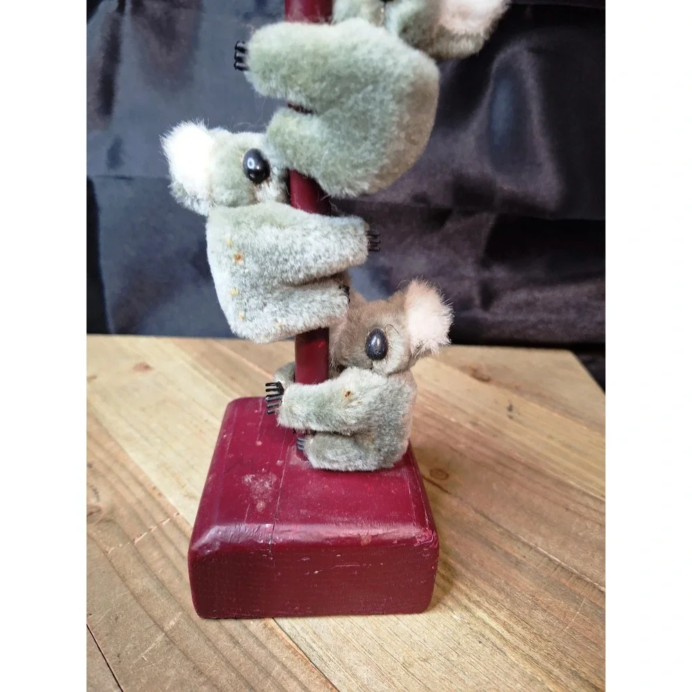 Vintage Koala Bear Souvenir Photo Clip Stand Red Wood Base 4 Fuzzy Koalas